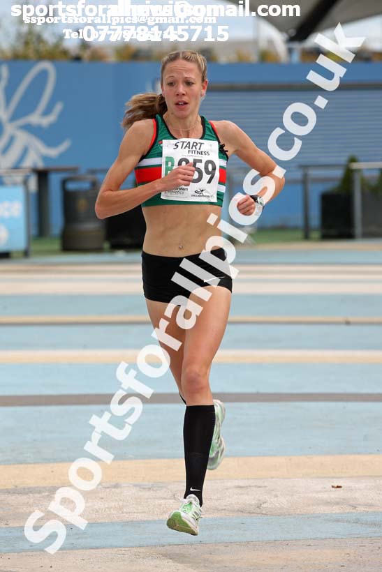 Senior womens 4 stage relay, Northern Senior 6 and 4 and Junior Stage Road Relays, SportsCity, Manchester. Photo:  David T. Hewitson/Sports for All Pics